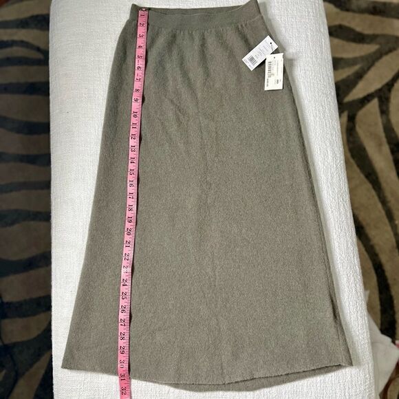 Equipment Femme Daveney Midi Skirt in Dusty Olive. 100% Merino Wool. Sz XXS. NWT - Picture 16 of 16